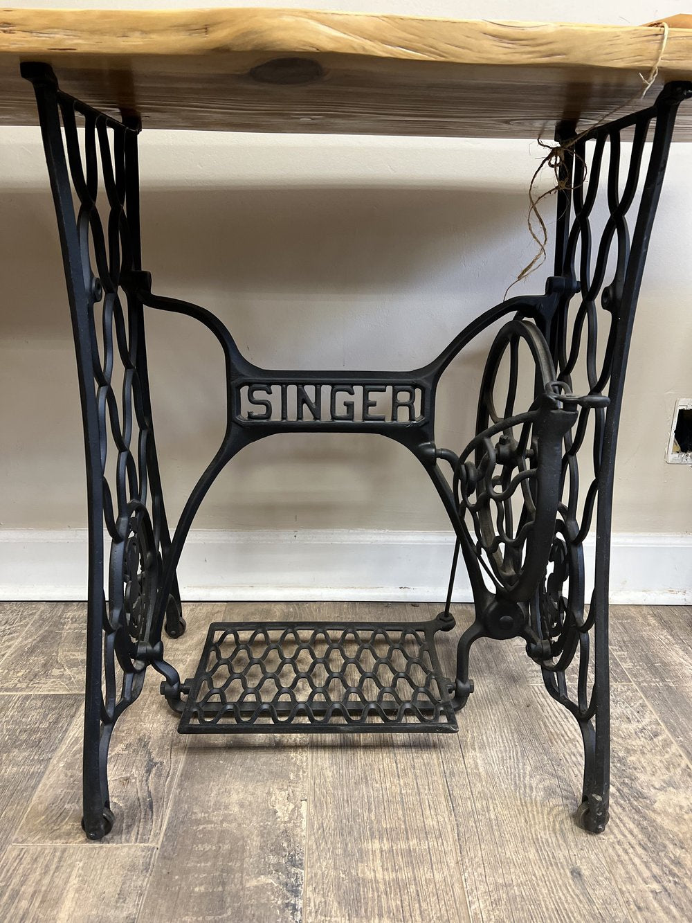 Sequoa Singer Table